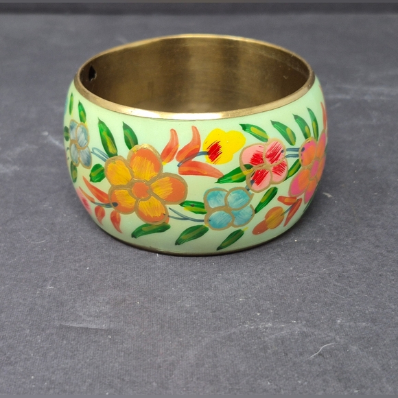 Vintage Enamel Hand Painted Floral Pattern Brass Bangle With Heart Cut Out - Picture 2 of 7